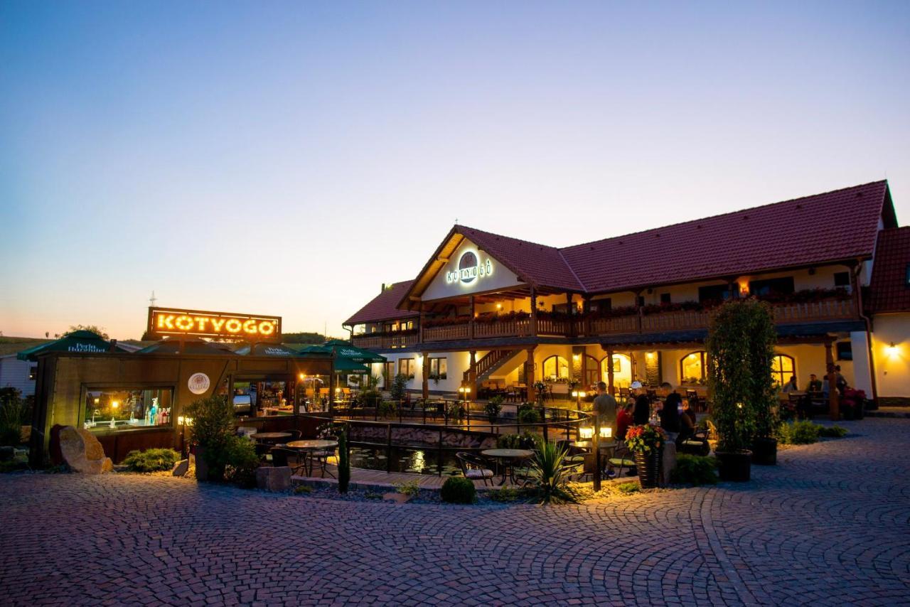 Bed and Breakfast Kotyogo Panzio Lupeni  Екстер'єр фото