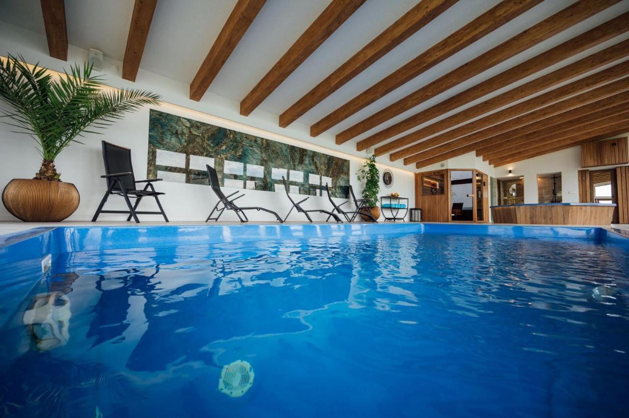 Bed and Breakfast Kotyogo Panzio Lupeni  Екстер'єр фото