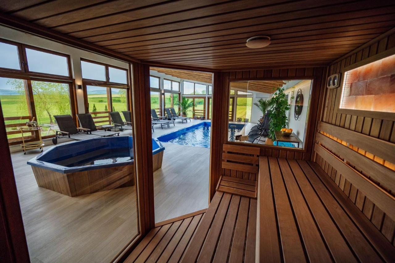 Bed and Breakfast Kotyogo Panzio Lupeni  Екстер'єр фото